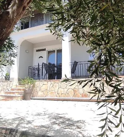 Helios & Elia Family ליאפאדס