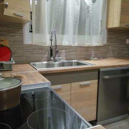 Helios & Elia Family Apartment *