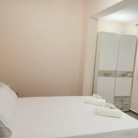 Helios & Elia Family Apartman Liapádesz